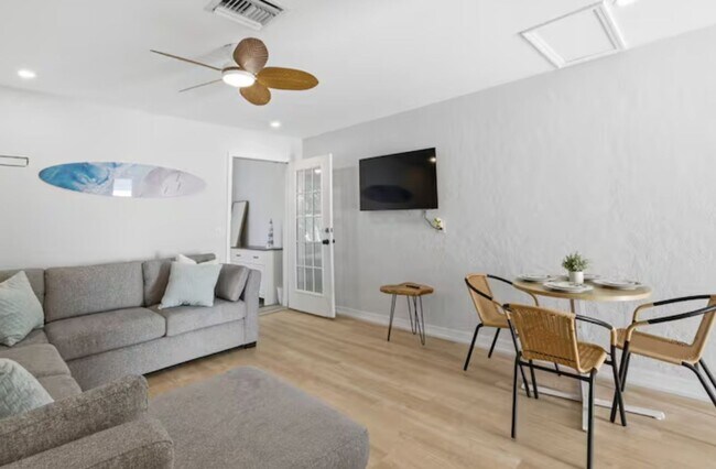 Photo - 2147 WA Unit C