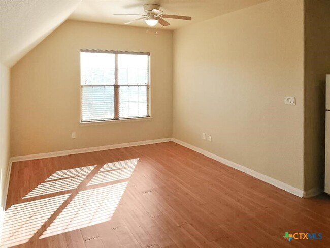Photo - 16219 Oxbow Trail