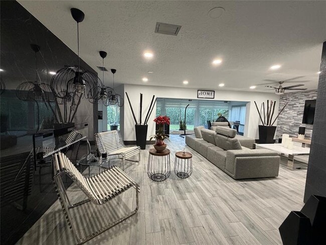 Photo - 11240 NW 43rd St Casa