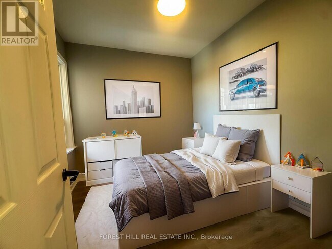 Photo - 32 Earlscourt Ave