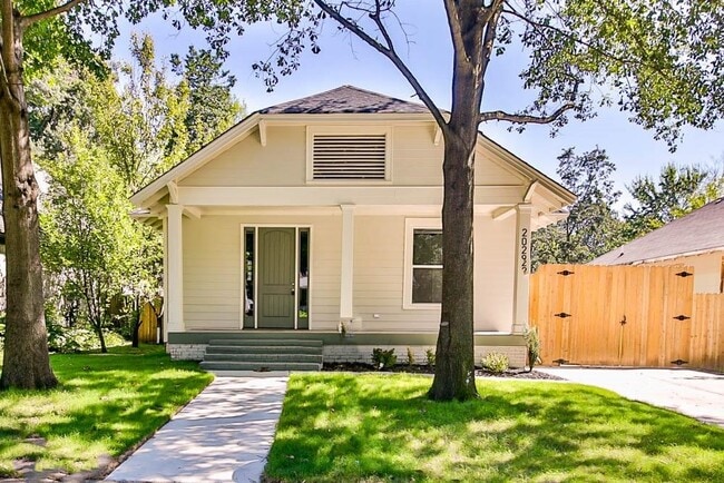 Building Photo - 2029 Felix Ave