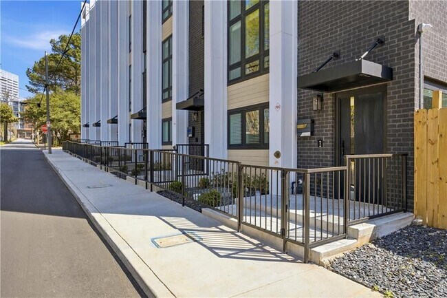 Photo - 434 Markham St SW