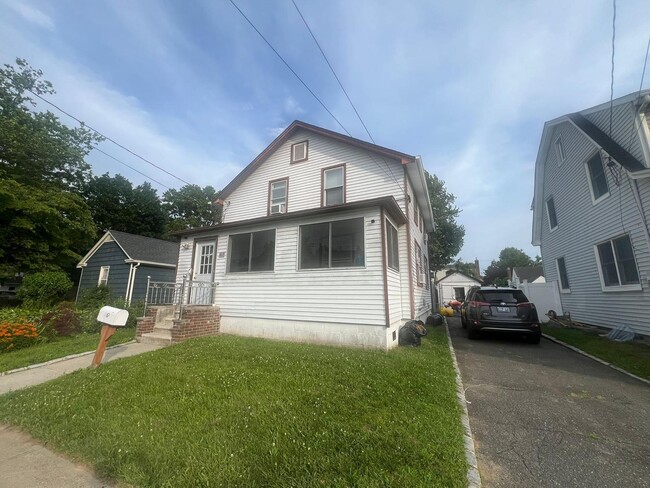 Building Photo - 67 Notre Dame Ave Rental