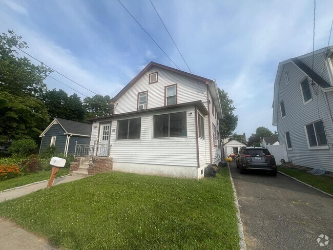 Building Photo - 67 Notre Dame Ave Rental