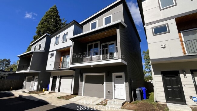 Building Photo - Modern 3-Bedroom Home!