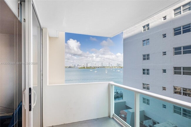 Building Photo - 1200 West Ave Unit 524