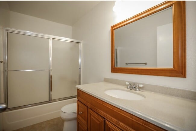 Guest bath - The Westwood Bentley Apartments Unit 303