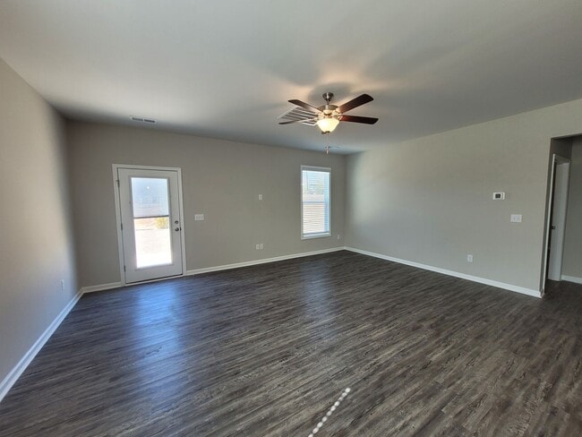 Photo - Spacious 4 Bedroom/ 3 Bathroom Home in Lovely Terrell - 2 Car Garage - Washer/Dryer and Lawn Main...