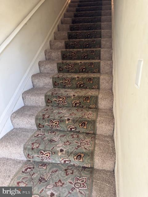 Building Photo - 6520 Lake Park Dr Unit 201