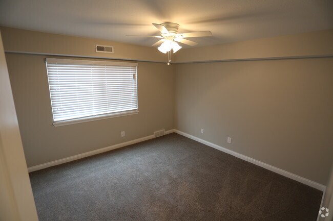 Cross Creek Apartments