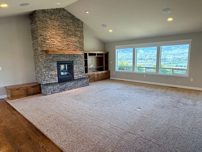 Photo - Luxury, golf course living with VIEWS! 3+ bed, 3 bath, three car garage and so much more!