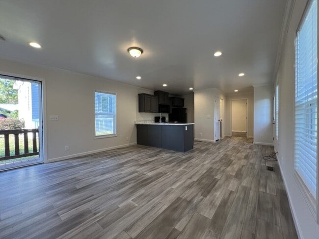 Photo - 154 Sugar Maple Dr
