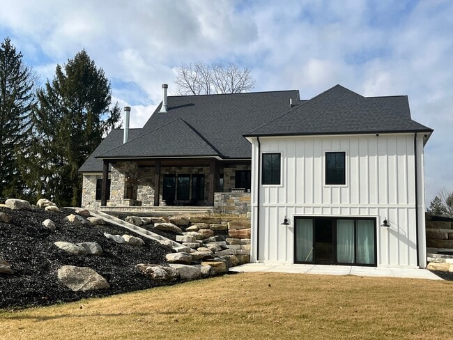 Photo - 18601 E River Rd