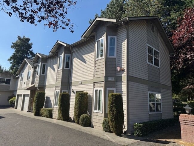 Building Photo - CHARMING 2 BED, 2 BATH KIRKLAND TOWNHOME W...