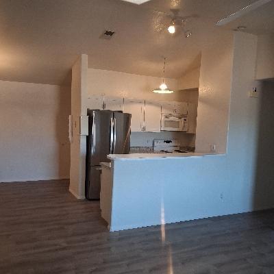 Photo - 985 E Mingus Ave