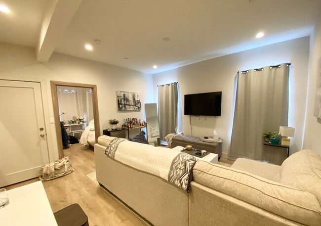 118 Buttonwood St Unidad -1 a 4-bed 2 bath