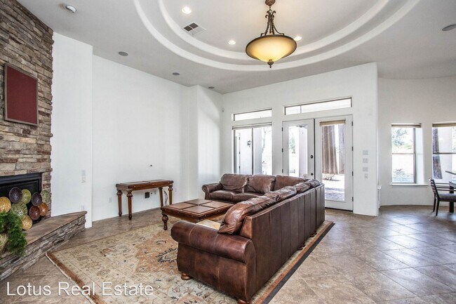 Photo - 5 br, 3.5 bath House - 4010 E Aquarius Pl.