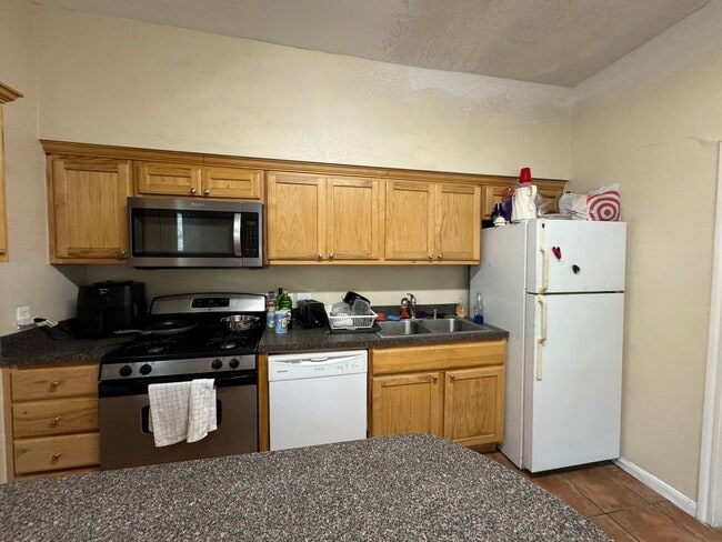 Photo - 4 Bedroom With Fenced Yard and Off-Street ...