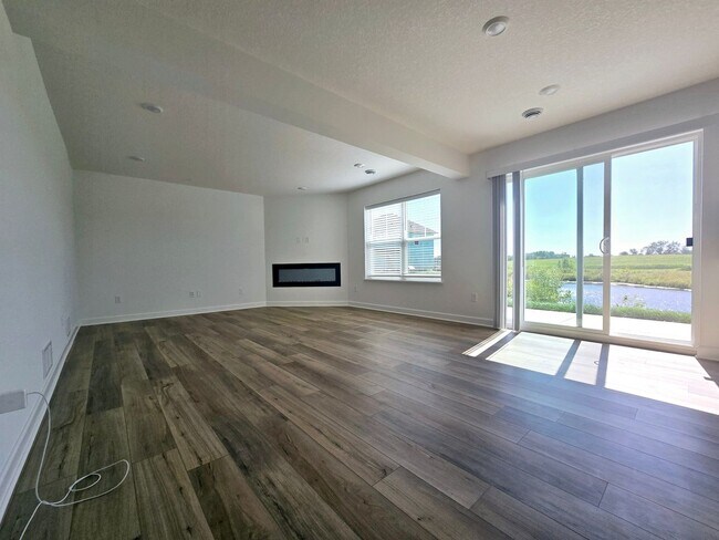 Photo - 1103 Middlefield Rd