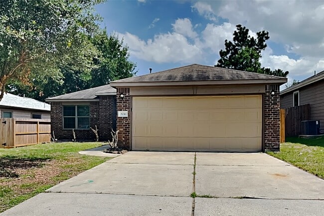 Building Photo - 804 Lovebug Ln