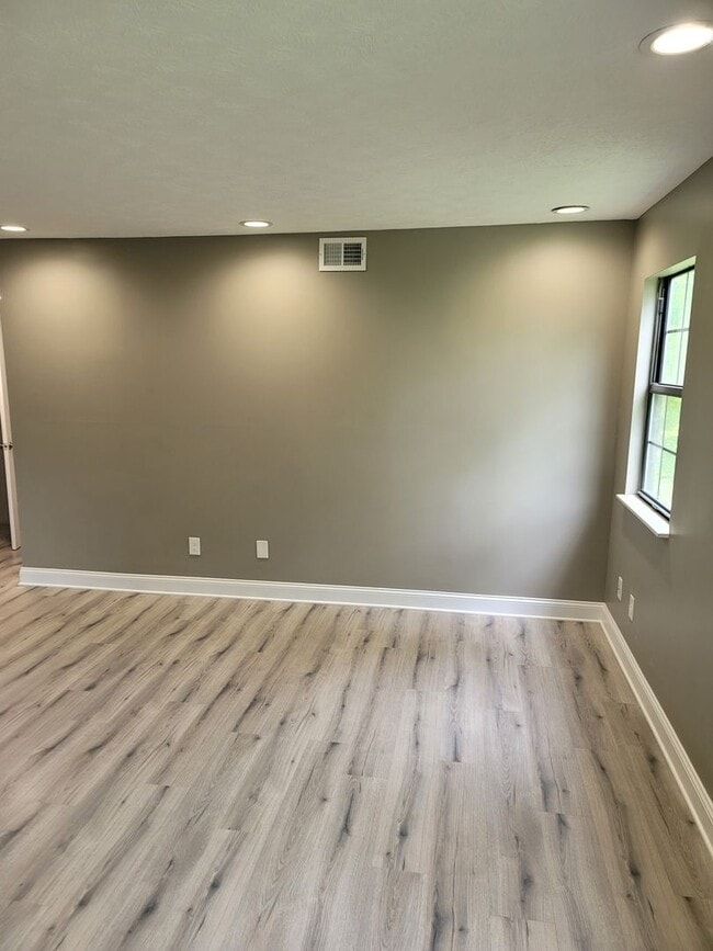 Photo - RENOVATED 2 BDRM, 2 BATH UPSTAIRS CONDO.  ...