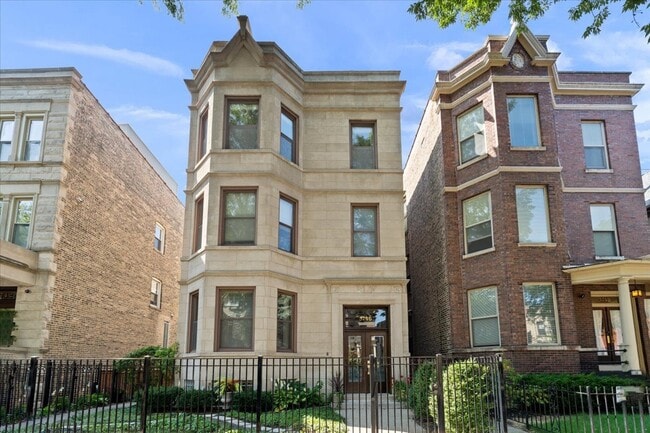 Building Photo - 3746 N Lakewood Ave Unit 3 Rental