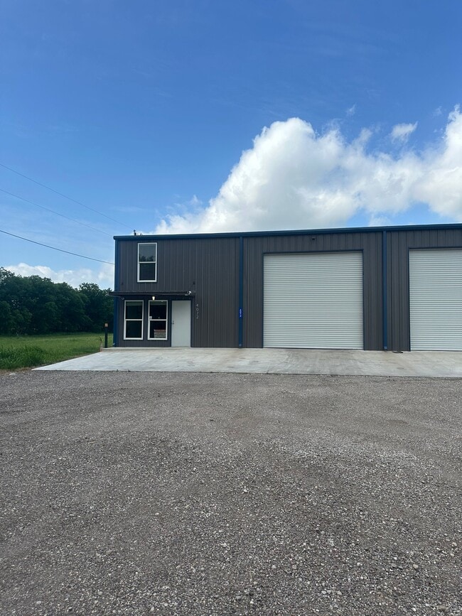 Building Photo - 4072 Old Lorena Rd