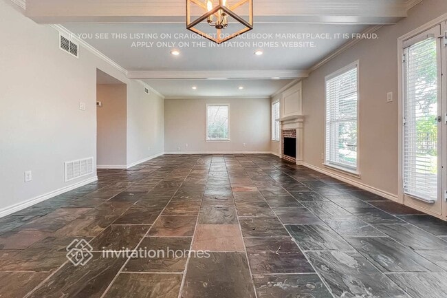 Photo - 404 Columbia Dr