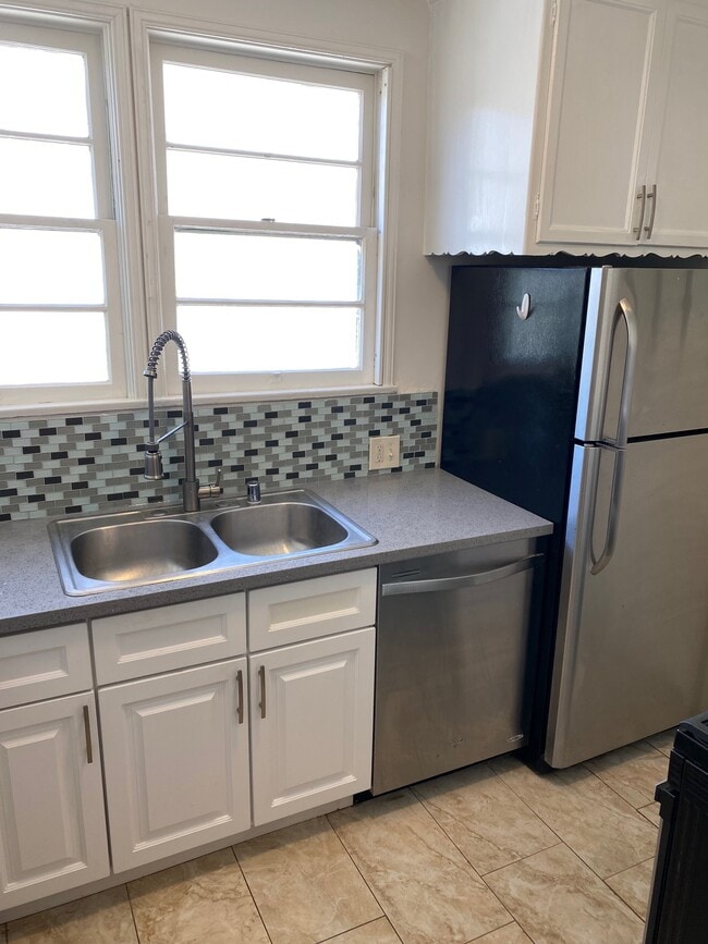 Photo - 626-628 Midvale Ave