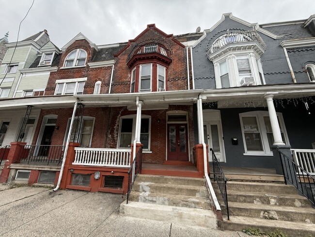 Building Photo - 518 Tilghman St Unit 1