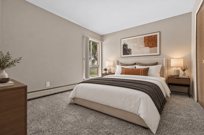 Macomb Manor - Roseville, MI