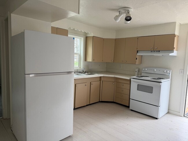 Photo - 713 S Billings Blvd