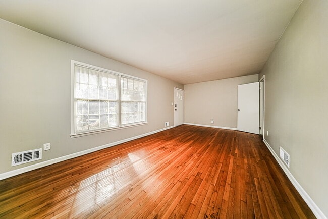 Photo - 2107 Hilton Dr