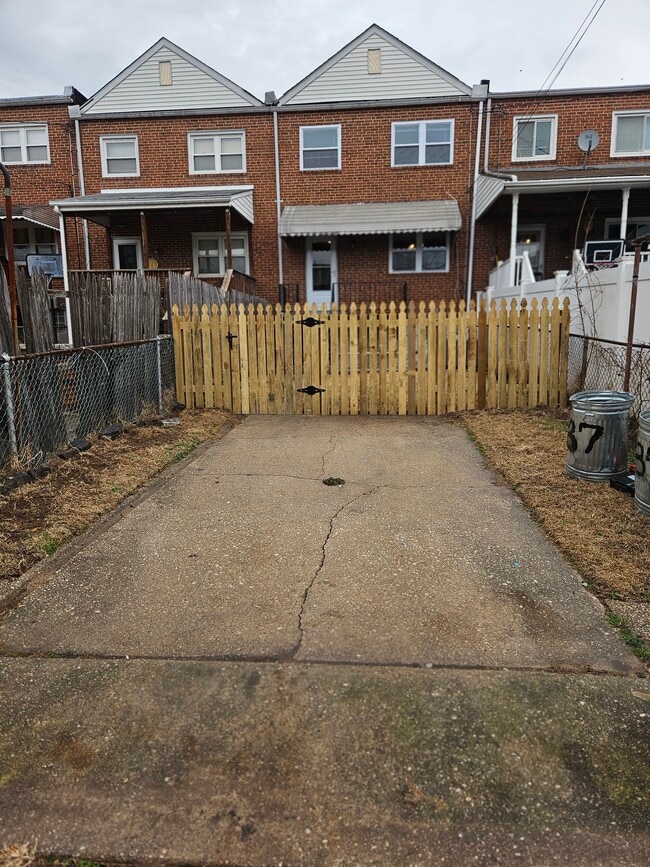 Photo - 7837 Kavanagh Rd