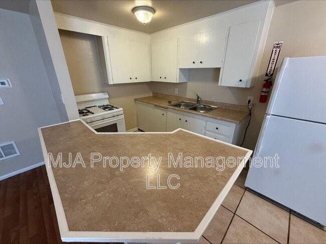 Photo - 196 Baird Ave Unit 4