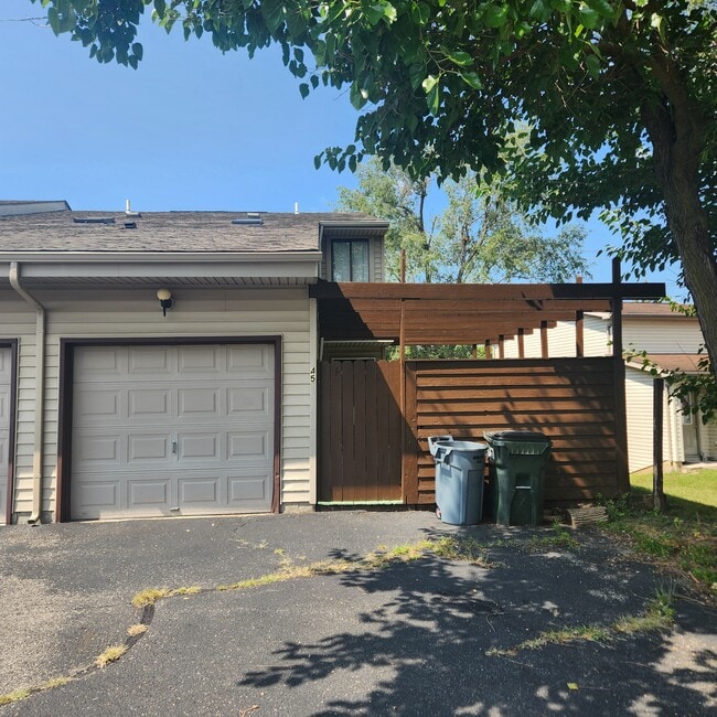 Building Photo - 45 Highpoint Dr Unit 45-B Rental
