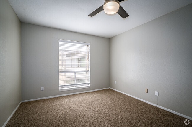 1BR, 1BA - 621SF - The Ivy at the Galleria