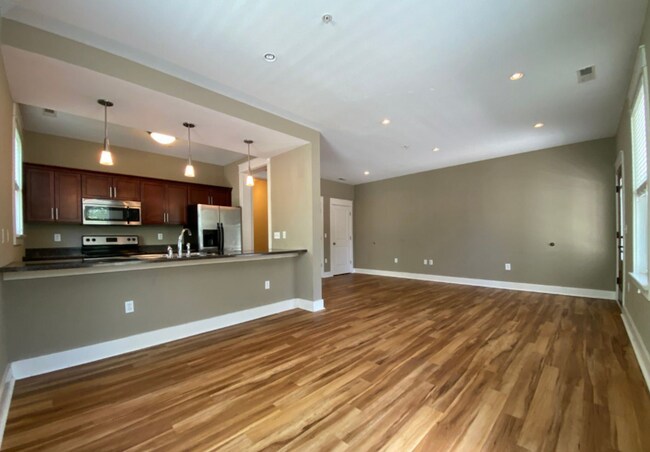425 E Hillside Dr Unit 4