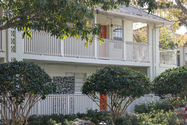 3318 W. De Leon