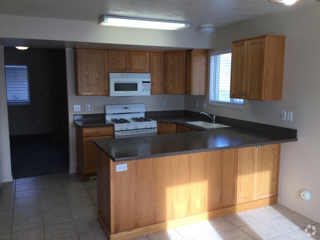 Building Photo - 479 Raven Way Rental