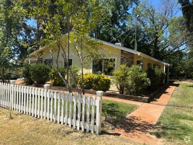 Building Photo - 1100 Pear Ridge Rd Rental