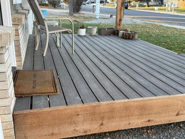 Photo - 1154 E 5th St