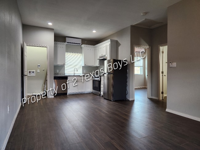 Building Photo - 101 N Pecan St Rental
