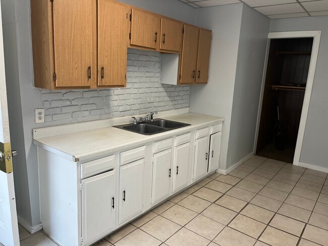 Building Photo - 45 Wachusett St Unit 2 Rental
