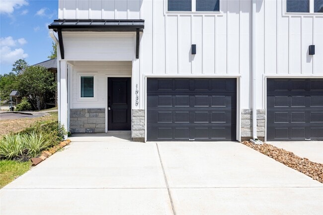 Photo - 1939 Longmire Villas Ct