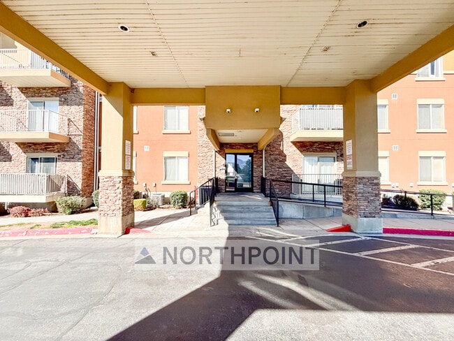 Photo - 2 Bed 2 Bath Condo - 9 foot ceilings with ...