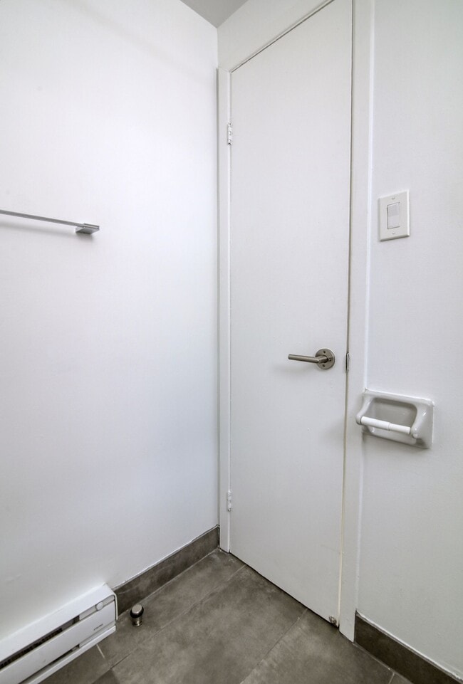 Photo - 25 Av des Pins O Unit 217