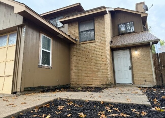 Building Photo - Spacious 4-Bedroom, 2-Bathroom Townhome in Grand Prairie!