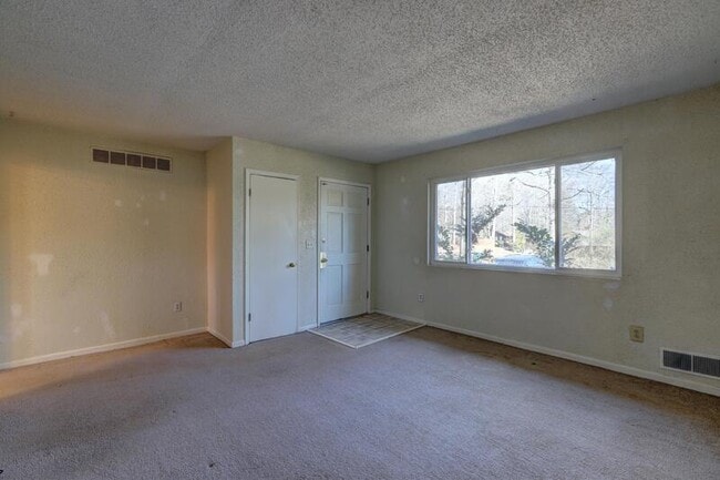 Photo - 2223 Davis Rd SW