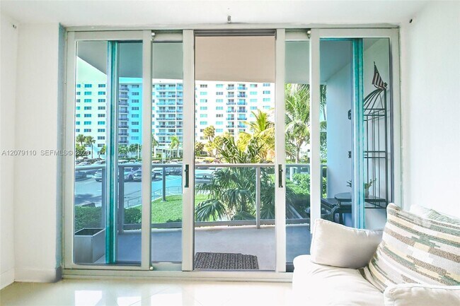 7501 E Treasure Dr Unit 1H